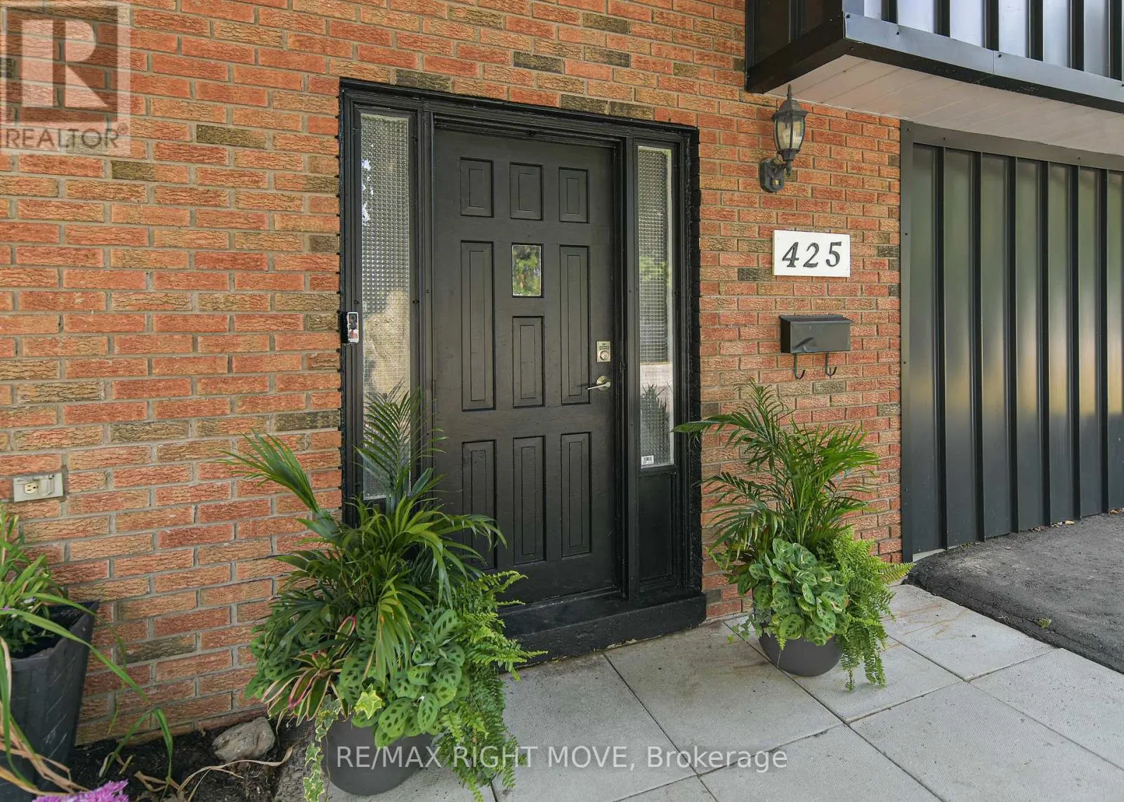 425 RAYMOND AVENUE