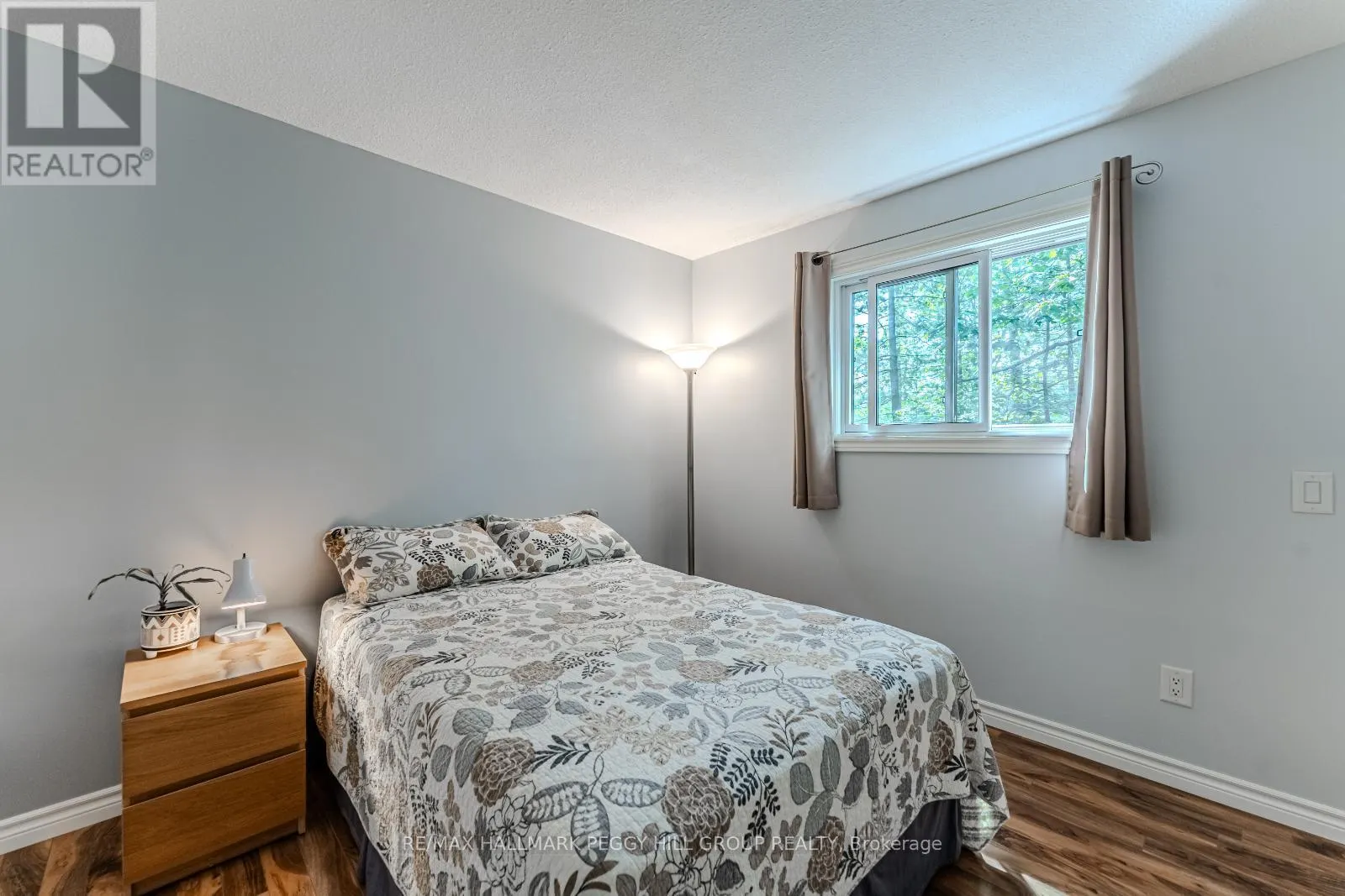 19 OAKRIDGE DRIVE