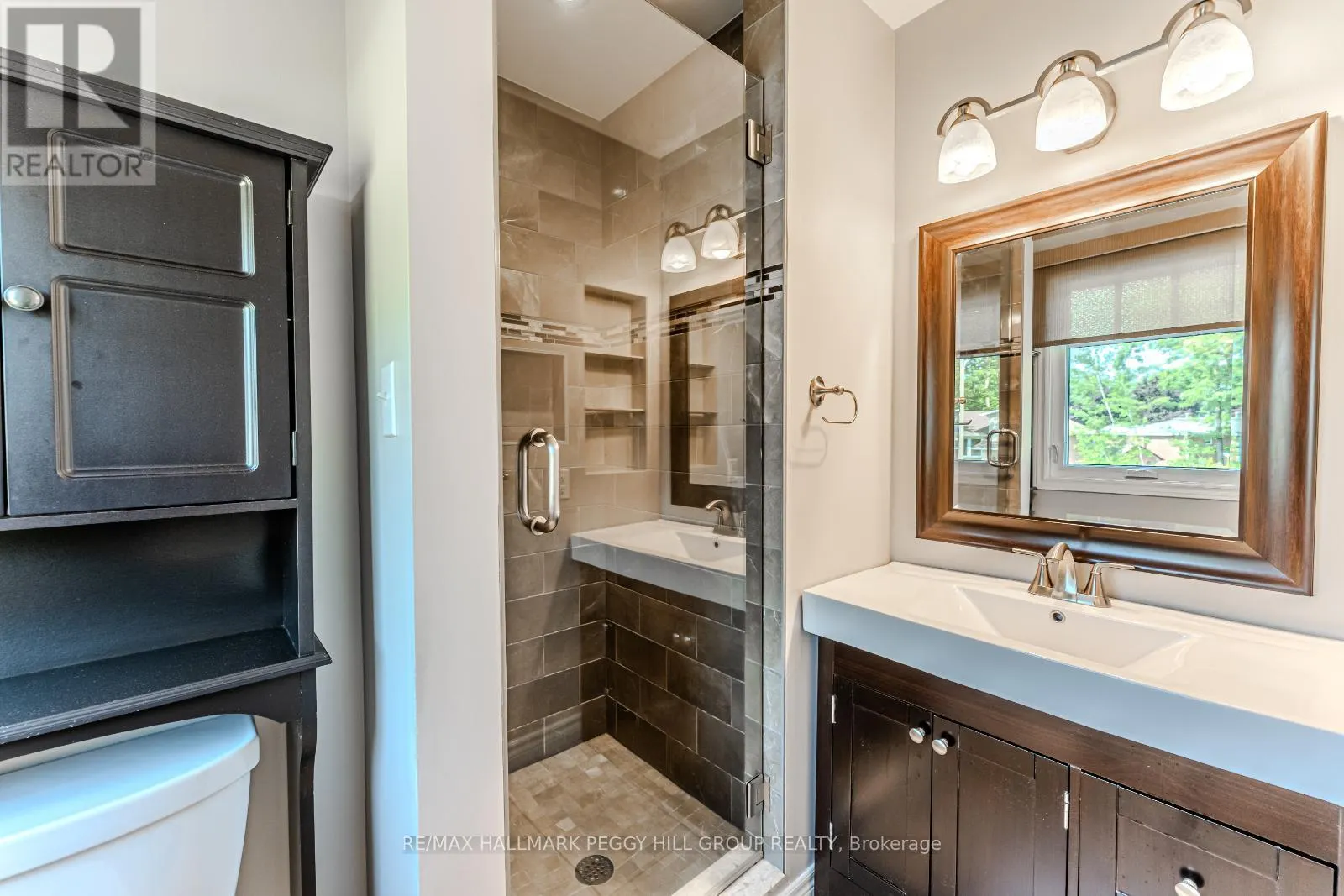 19 OAKRIDGE DRIVE