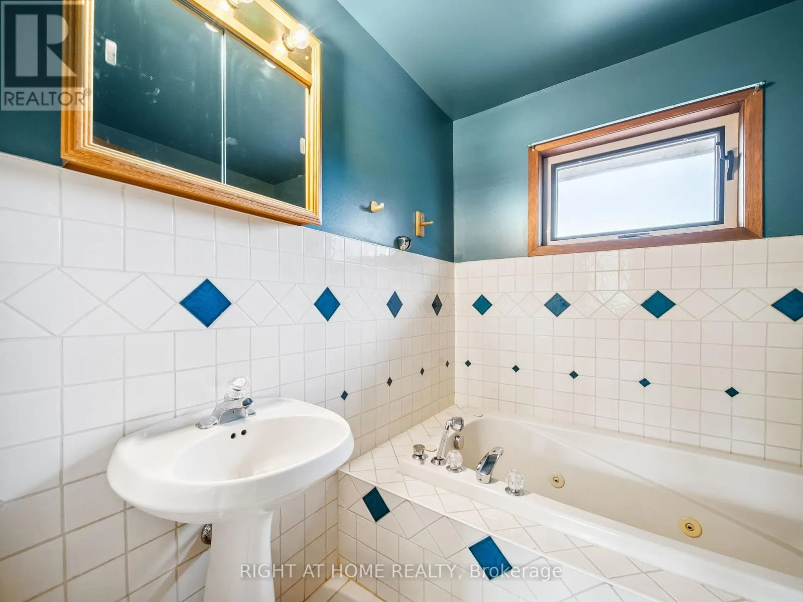 1415 CUNNINGHAM CRESCENT