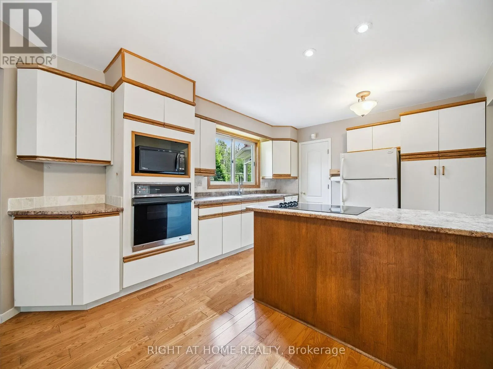 1415 CUNNINGHAM CRESCENT