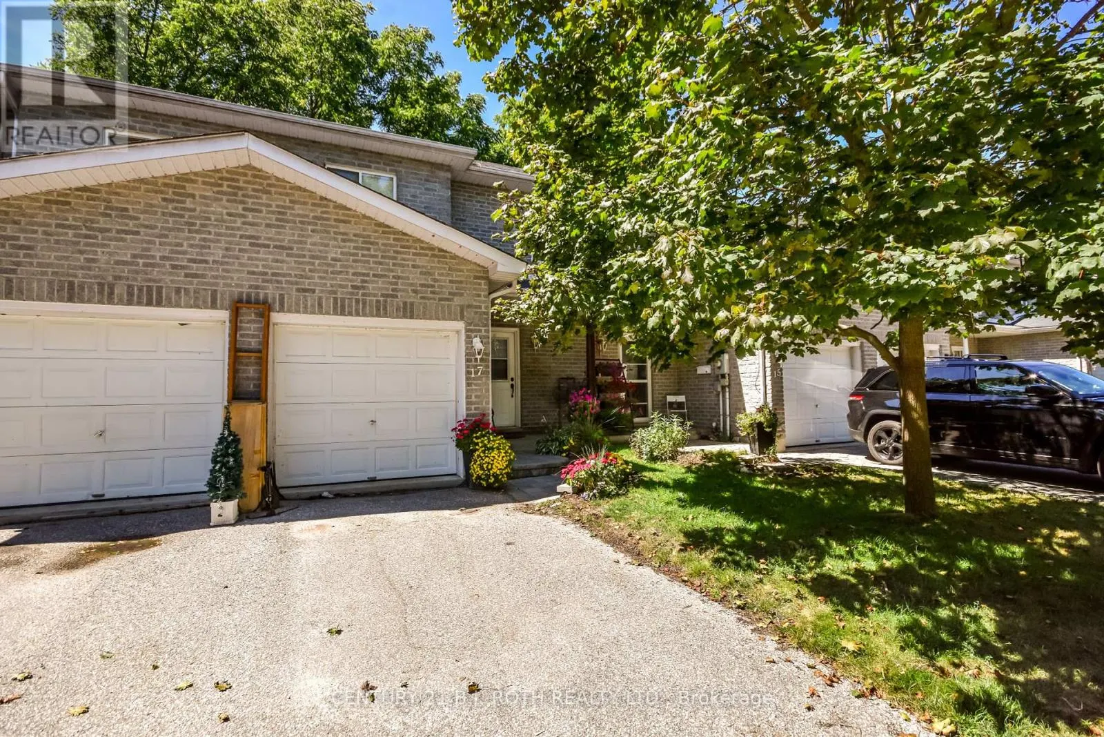 17 VIVIAN LANE