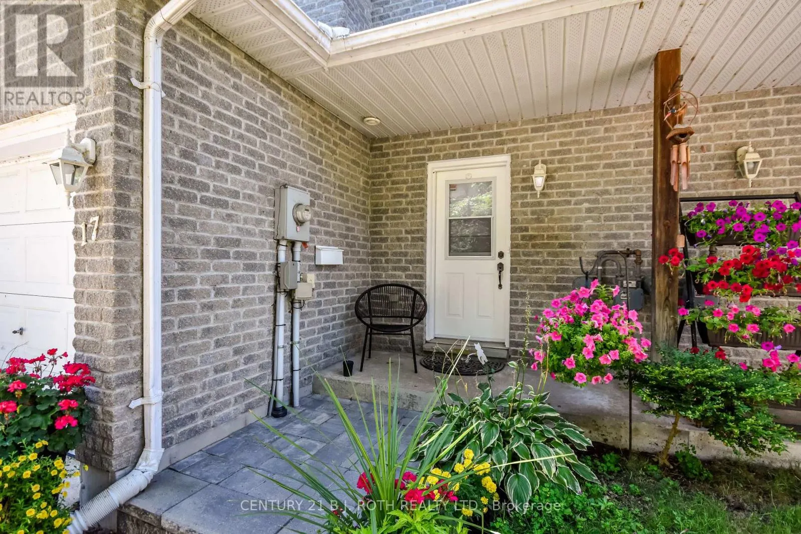 17 VIVIAN LANE