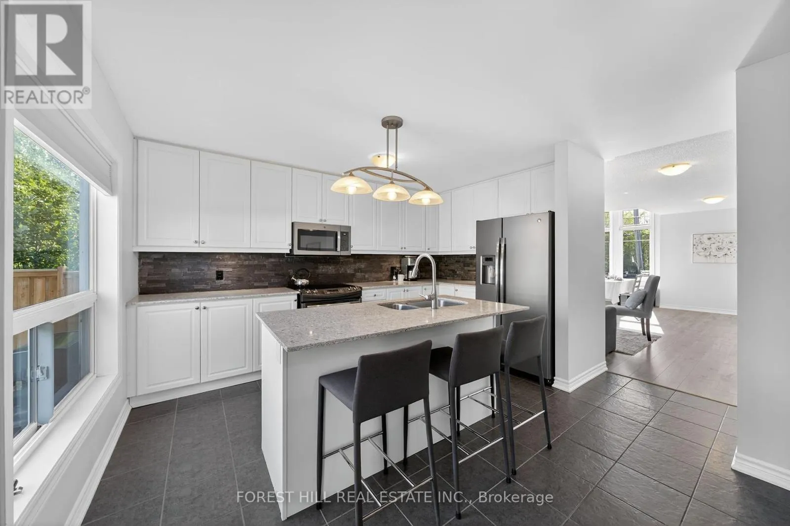 70 ROBERT STREET S