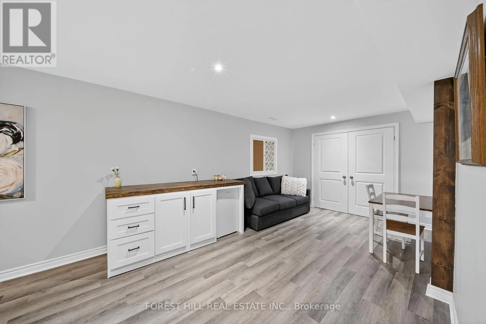 70 ROBERT STREET S