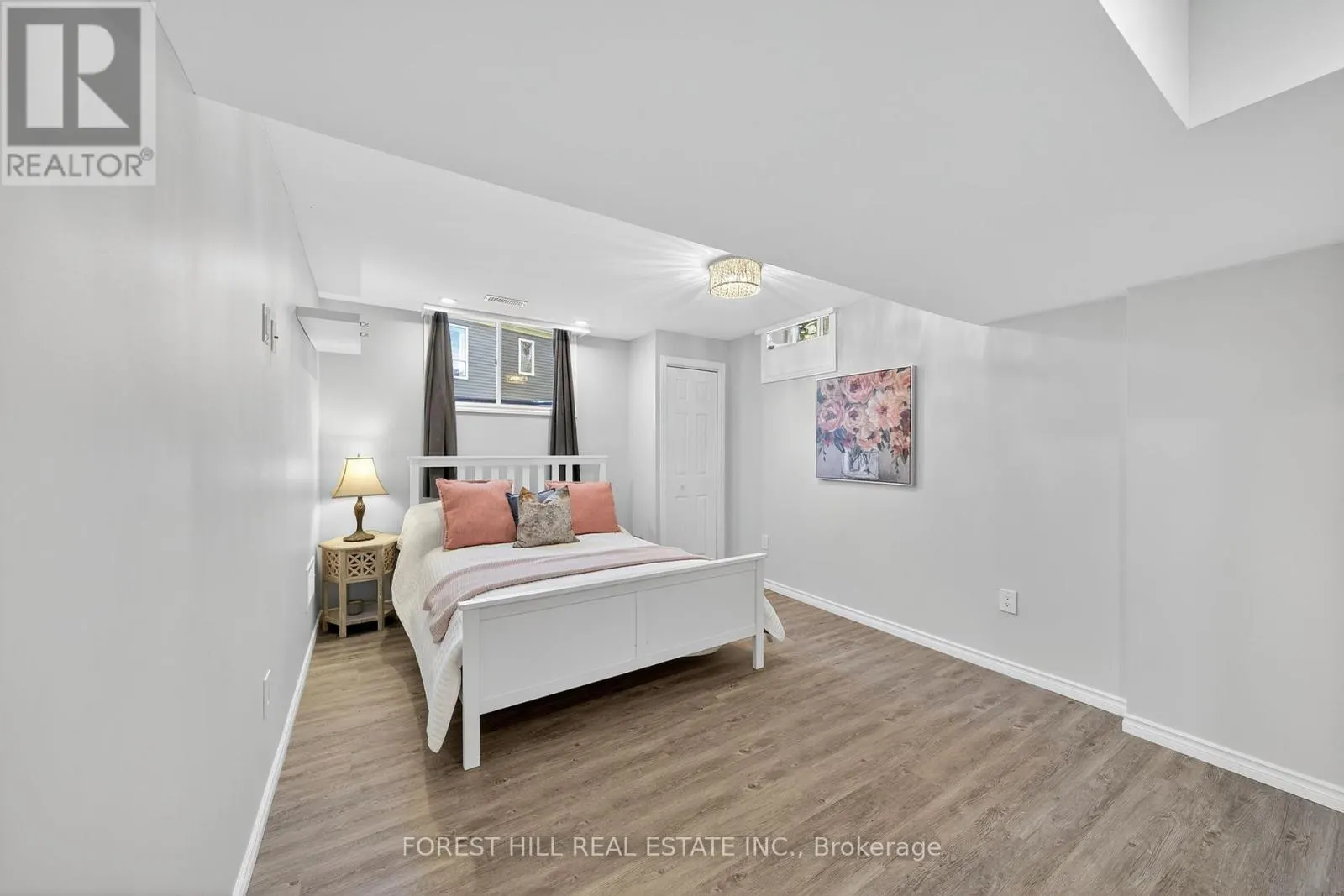 70 ROBERT STREET S