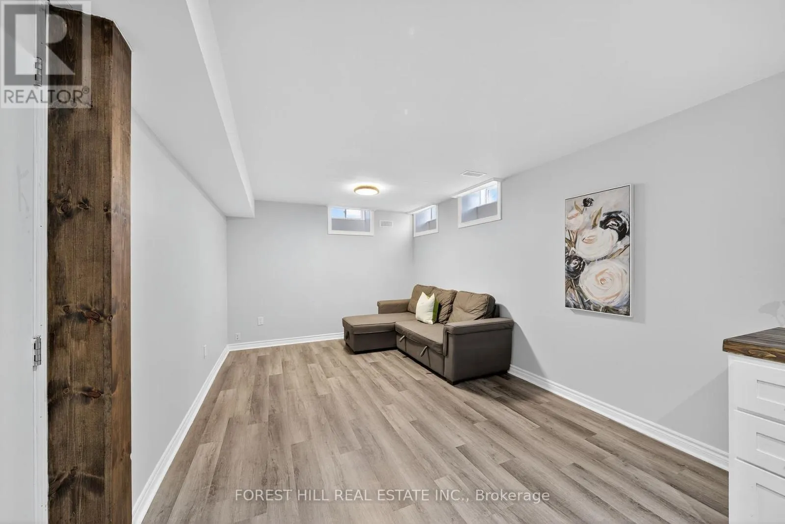 70 ROBERT STREET S