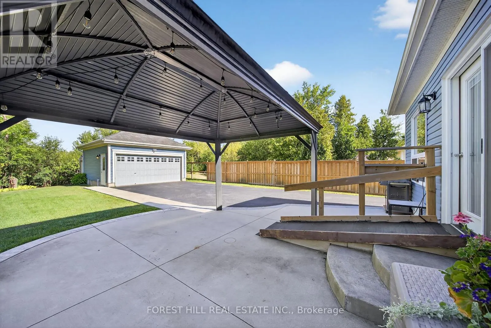 70 ROBERT STREET S