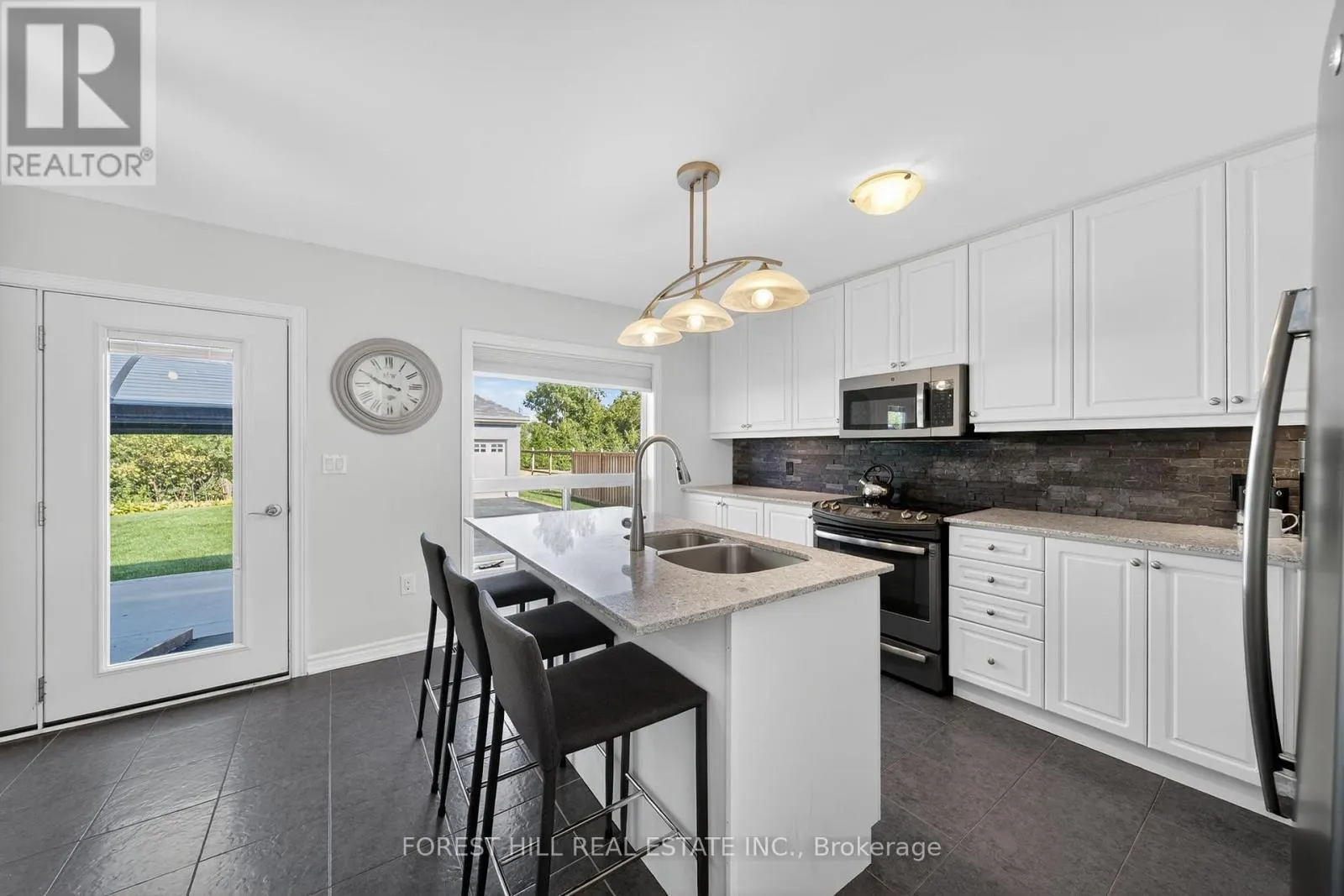 70 ROBERT STREET S