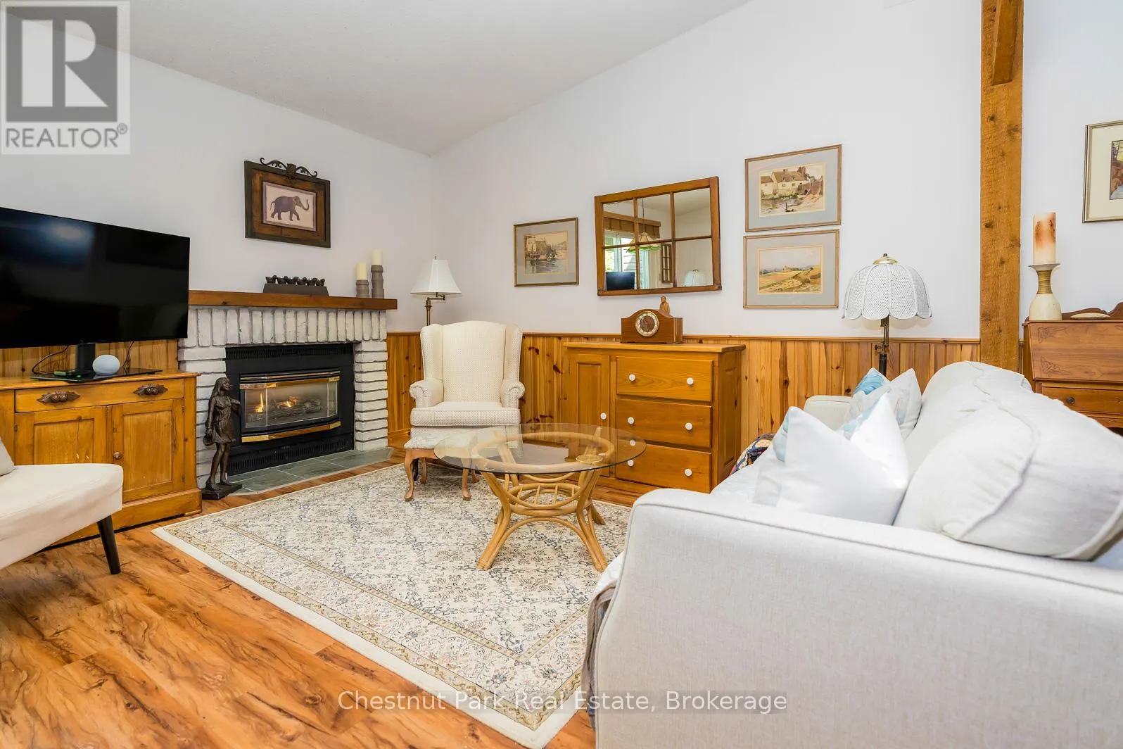 197 ESCARPMENT CRESCENT