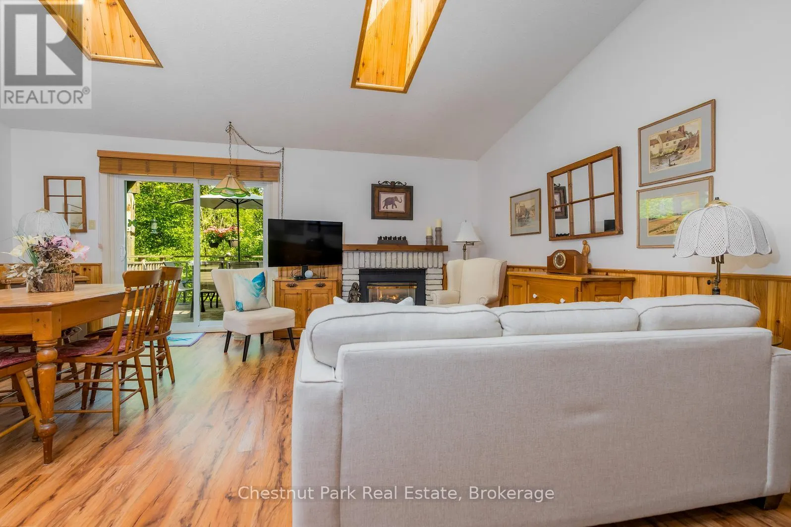 197 ESCARPMENT CRESCENT