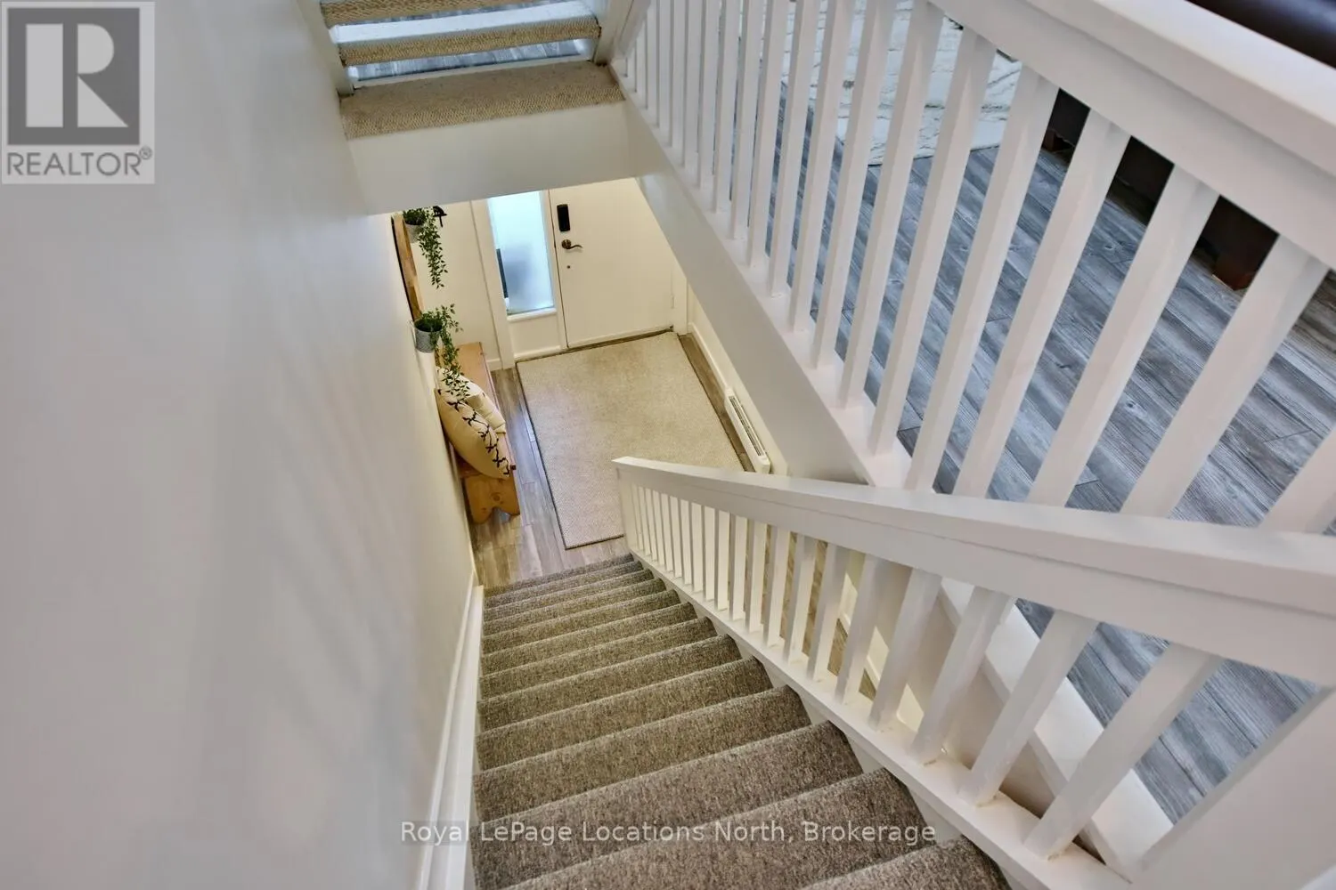 207 ESCARPMENT CRESCENT