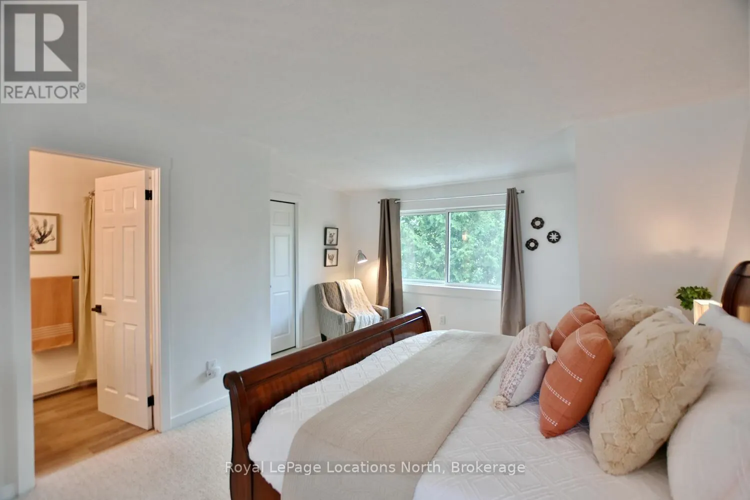 207 ESCARPMENT CRESCENT