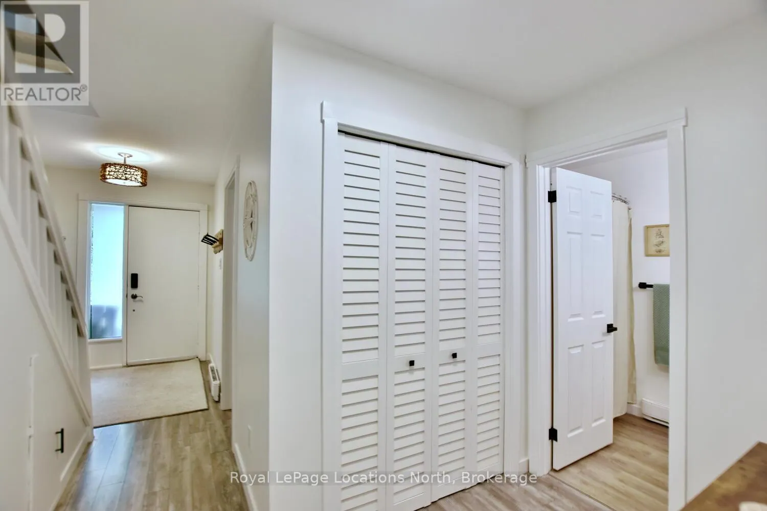 207 ESCARPMENT CRESCENT