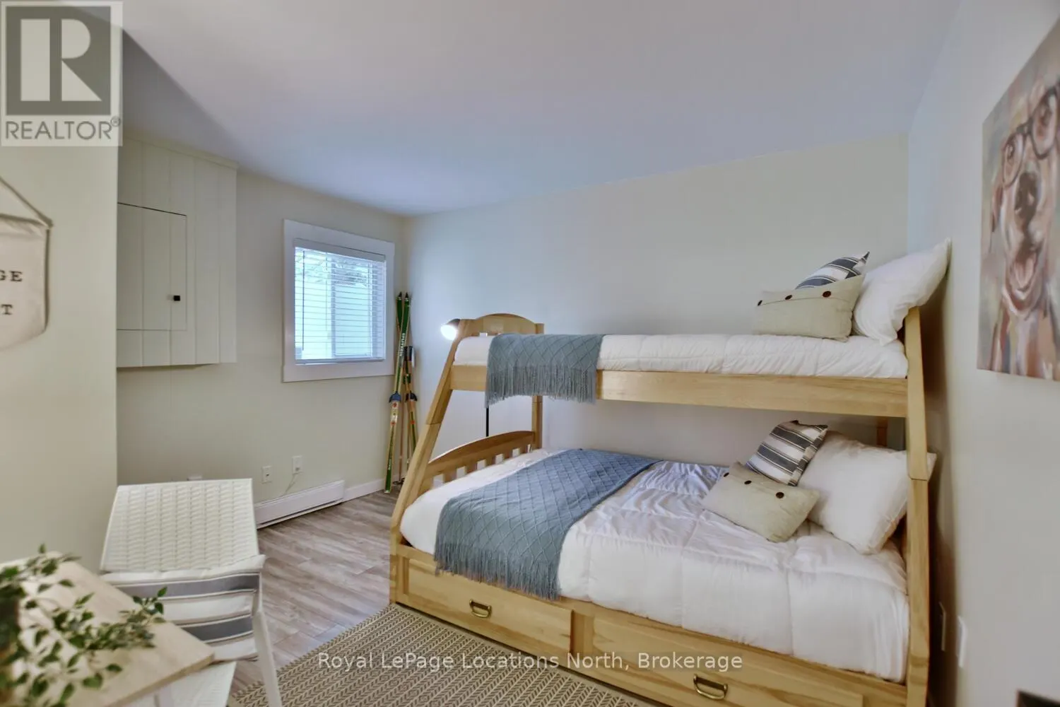 207 ESCARPMENT CRESCENT