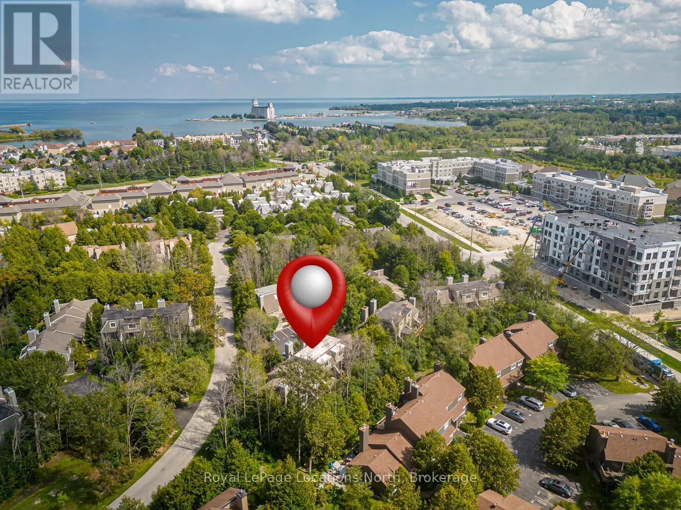207 ESCARPMENT CRESCENT