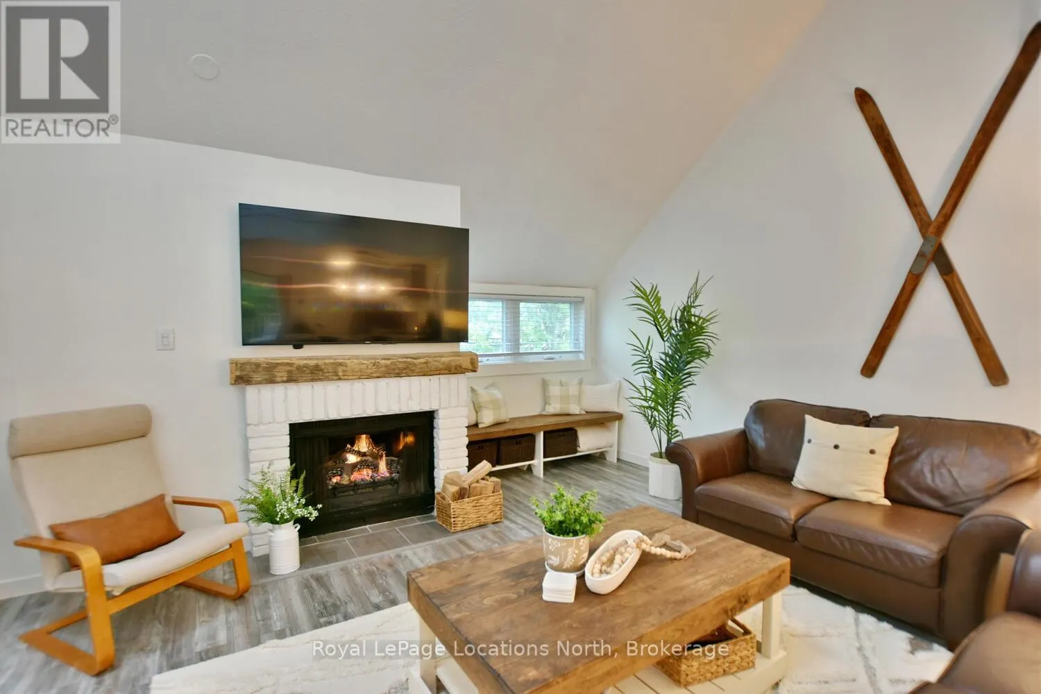 207 ESCARPMENT CRESCENT