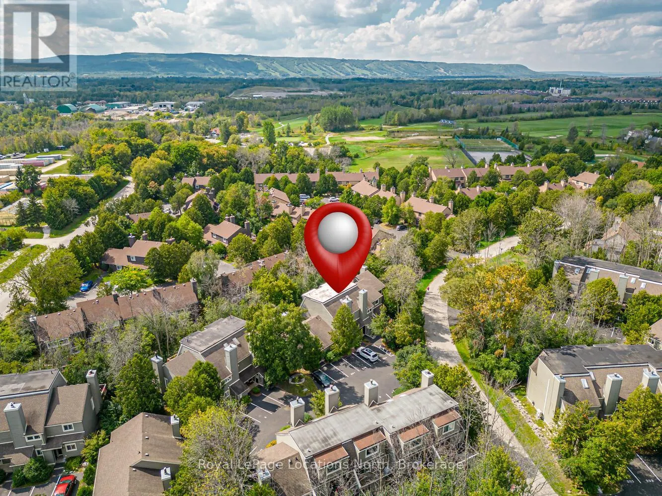 207 ESCARPMENT CRESCENT