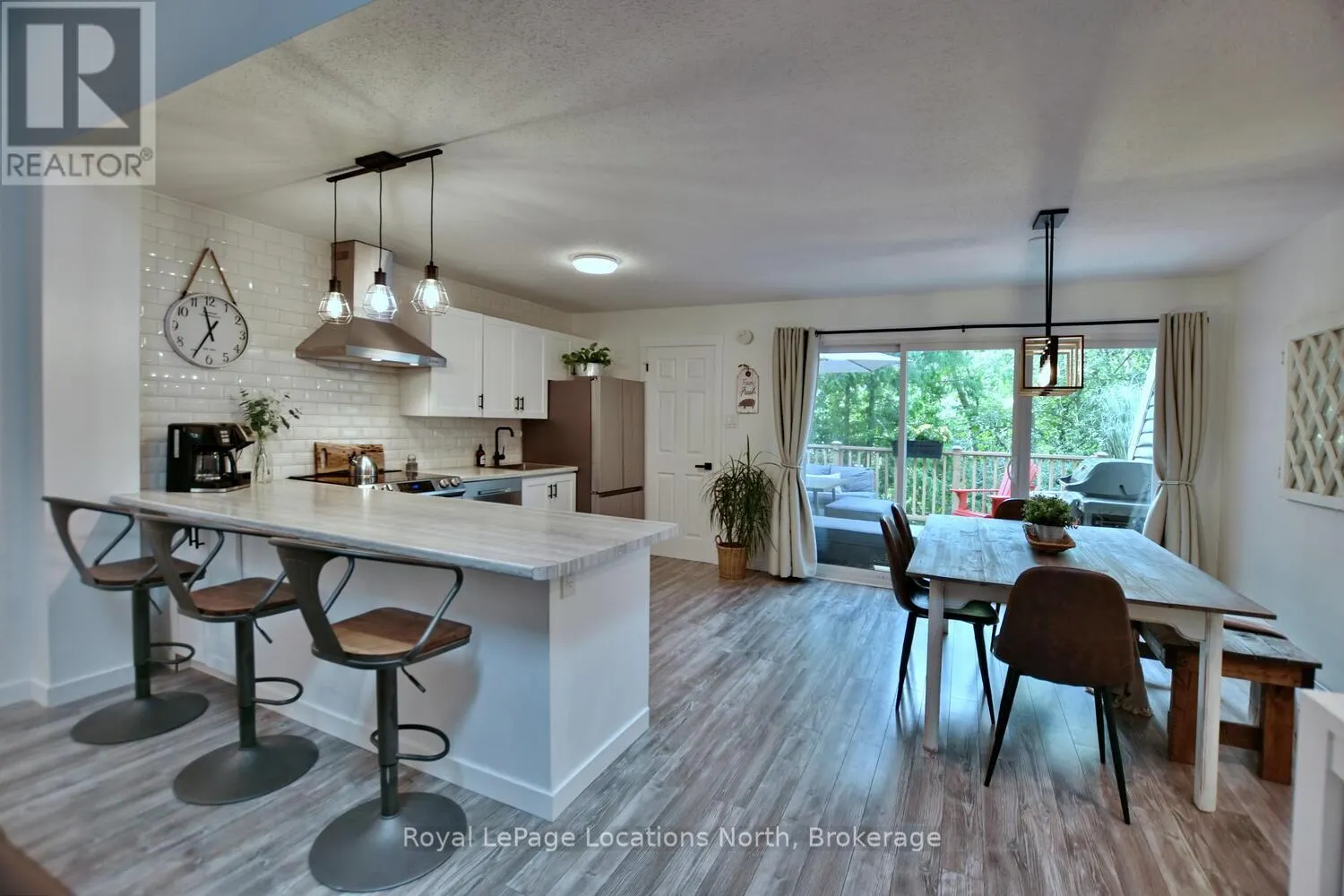 207 ESCARPMENT CRESCENT