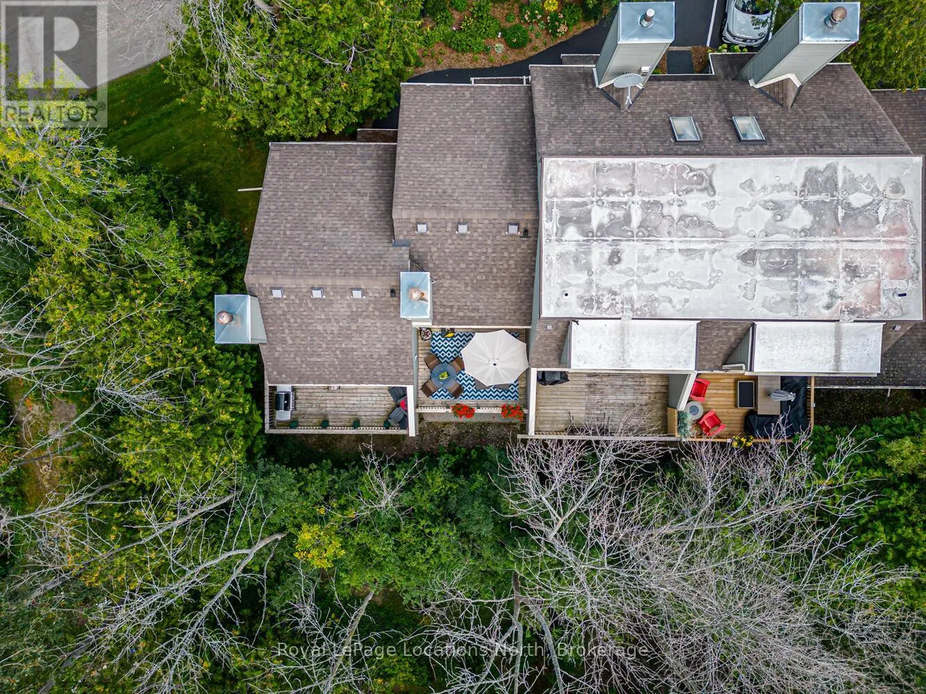 207 ESCARPMENT CRESCENT