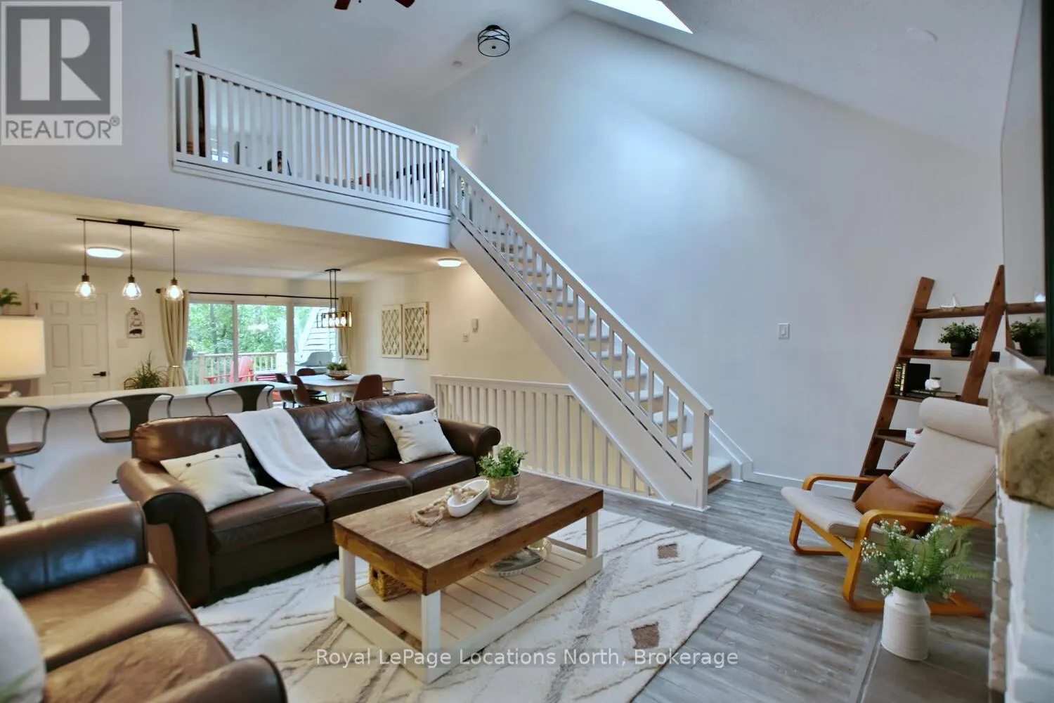 207 ESCARPMENT CRESCENT