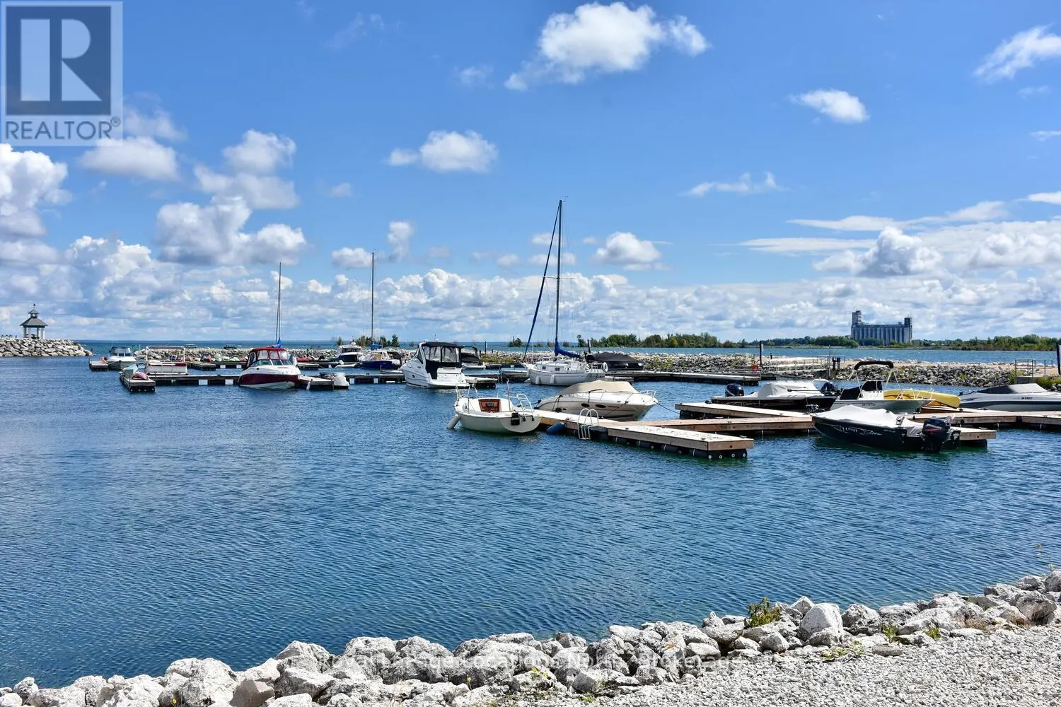 153 - 30 RAMBLINGS WAY, #153