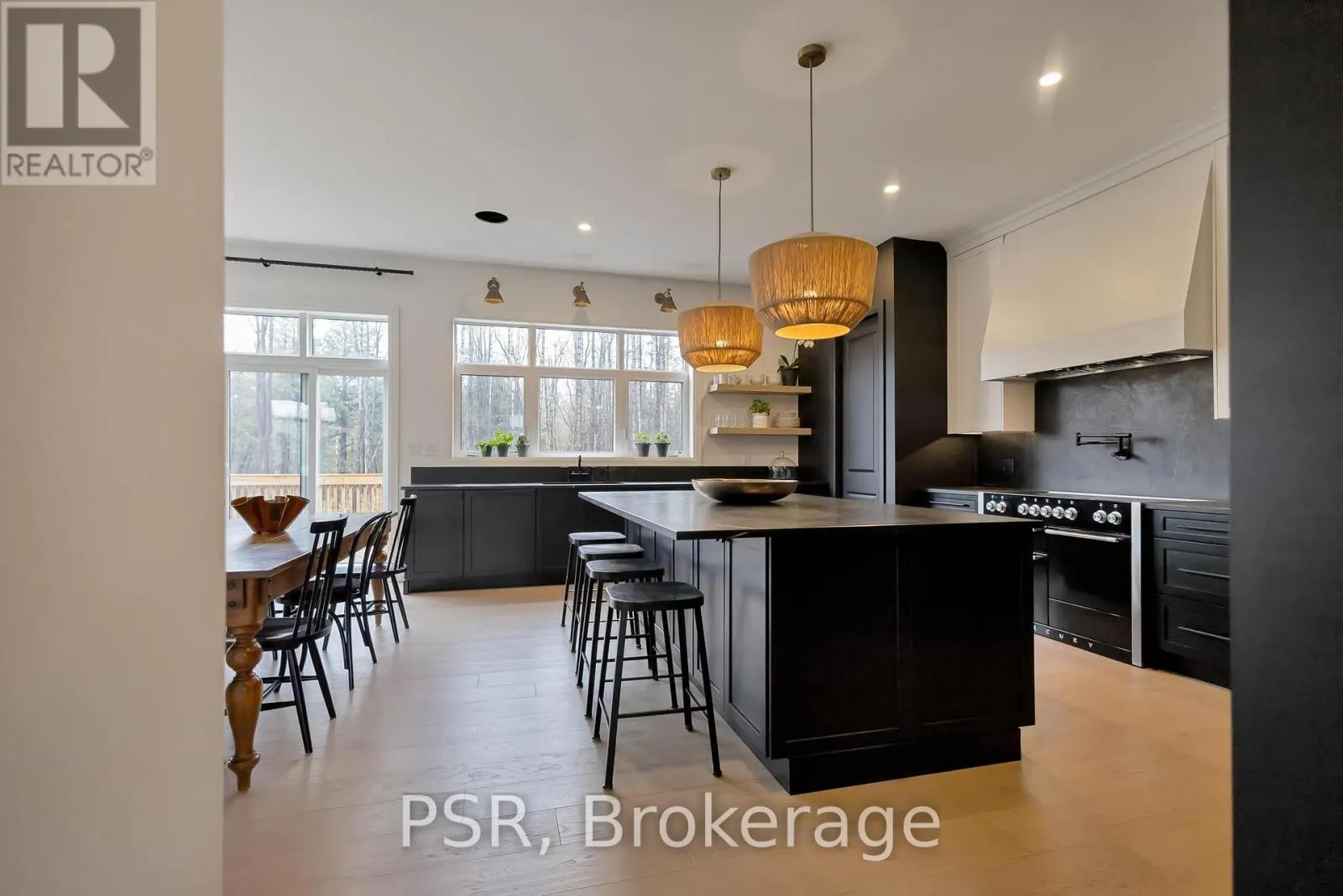 72 GEORGIAN GRANDE DRIVE