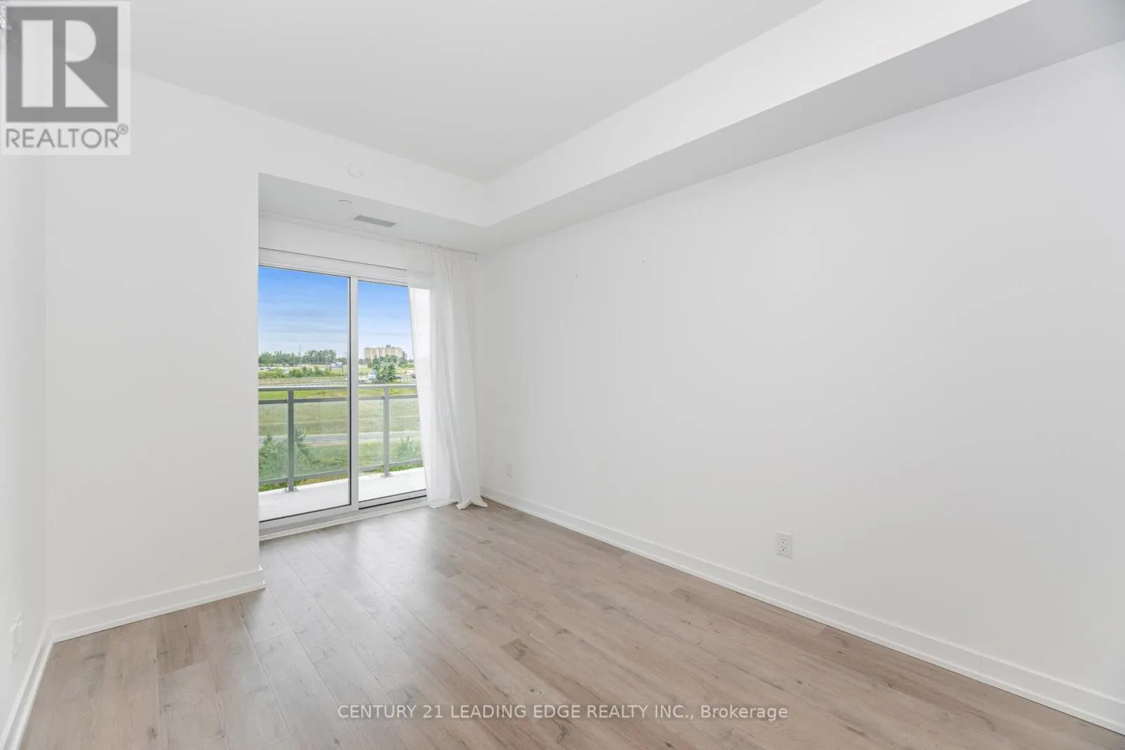 613 - 56 LAKESIDE TERRACE