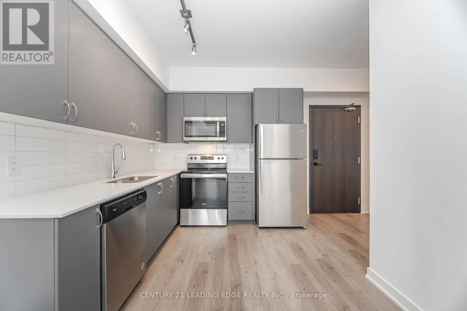 613 - 56 LAKESIDE TERRACE
