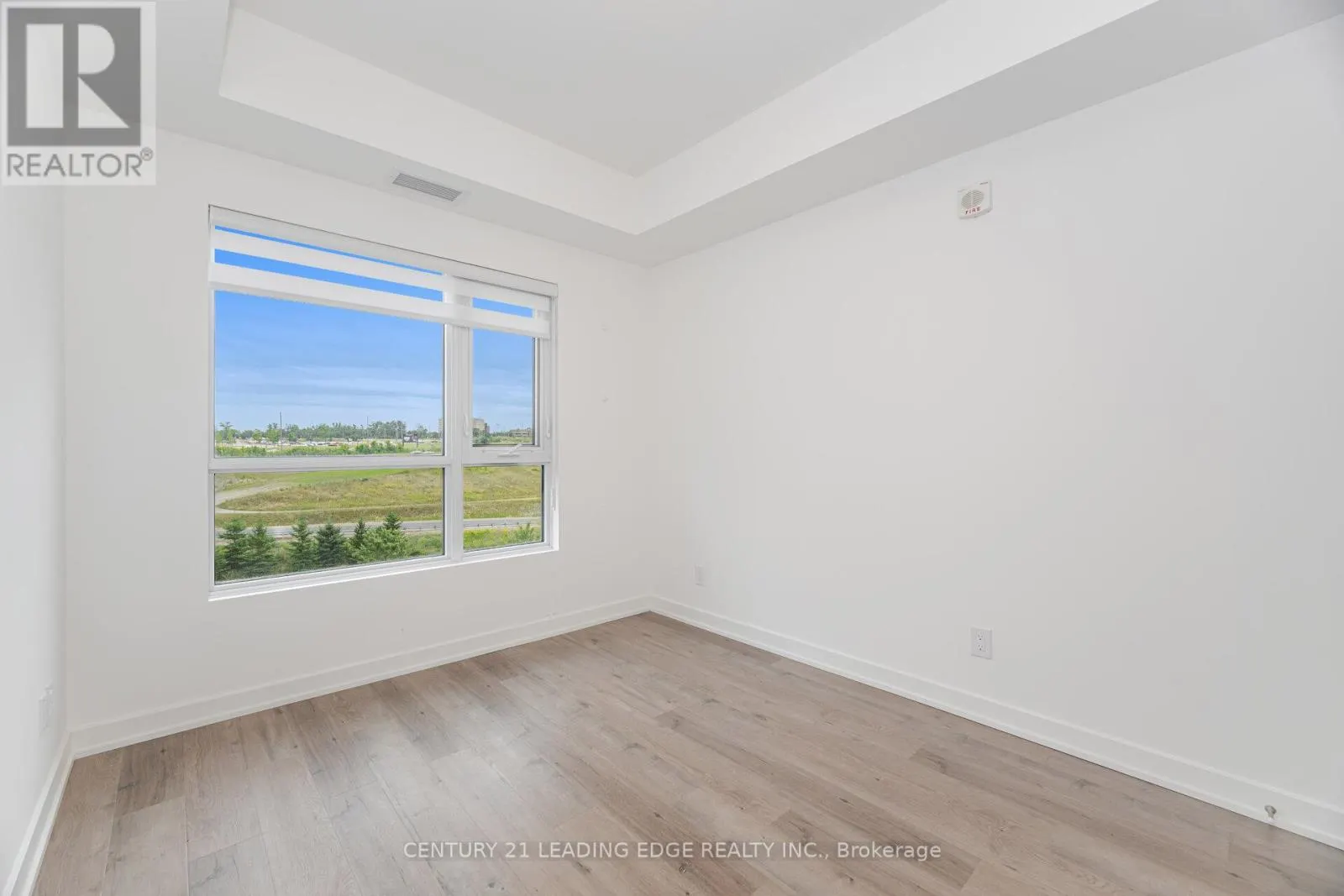 613 - 56 LAKESIDE TERRACE