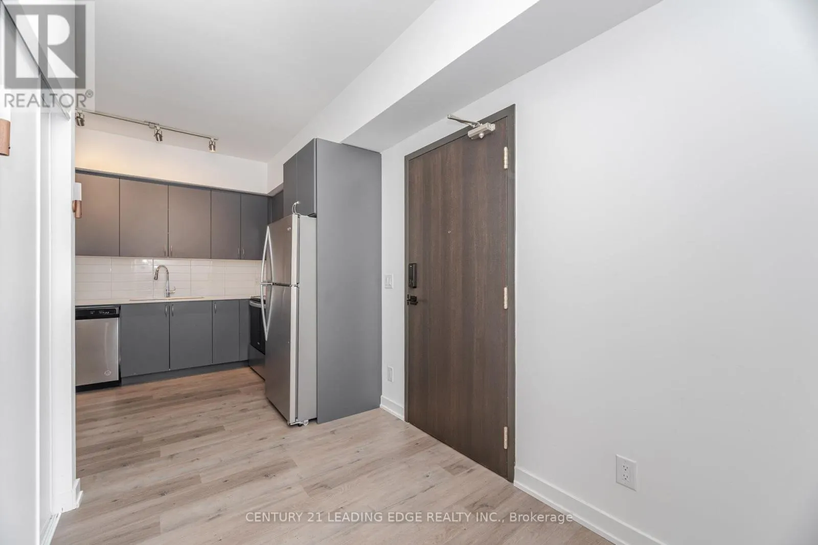 613 - 56 LAKESIDE TERRACE