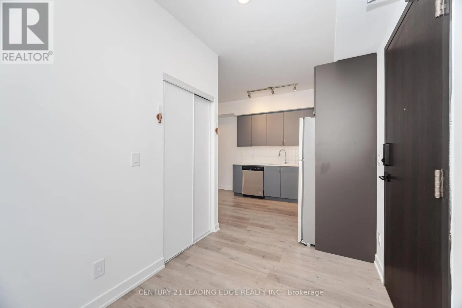 613 - 56 LAKESIDE TERRACE