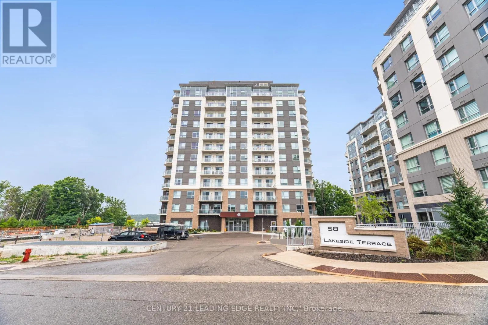 613 - 56 LAKESIDE TERRACE