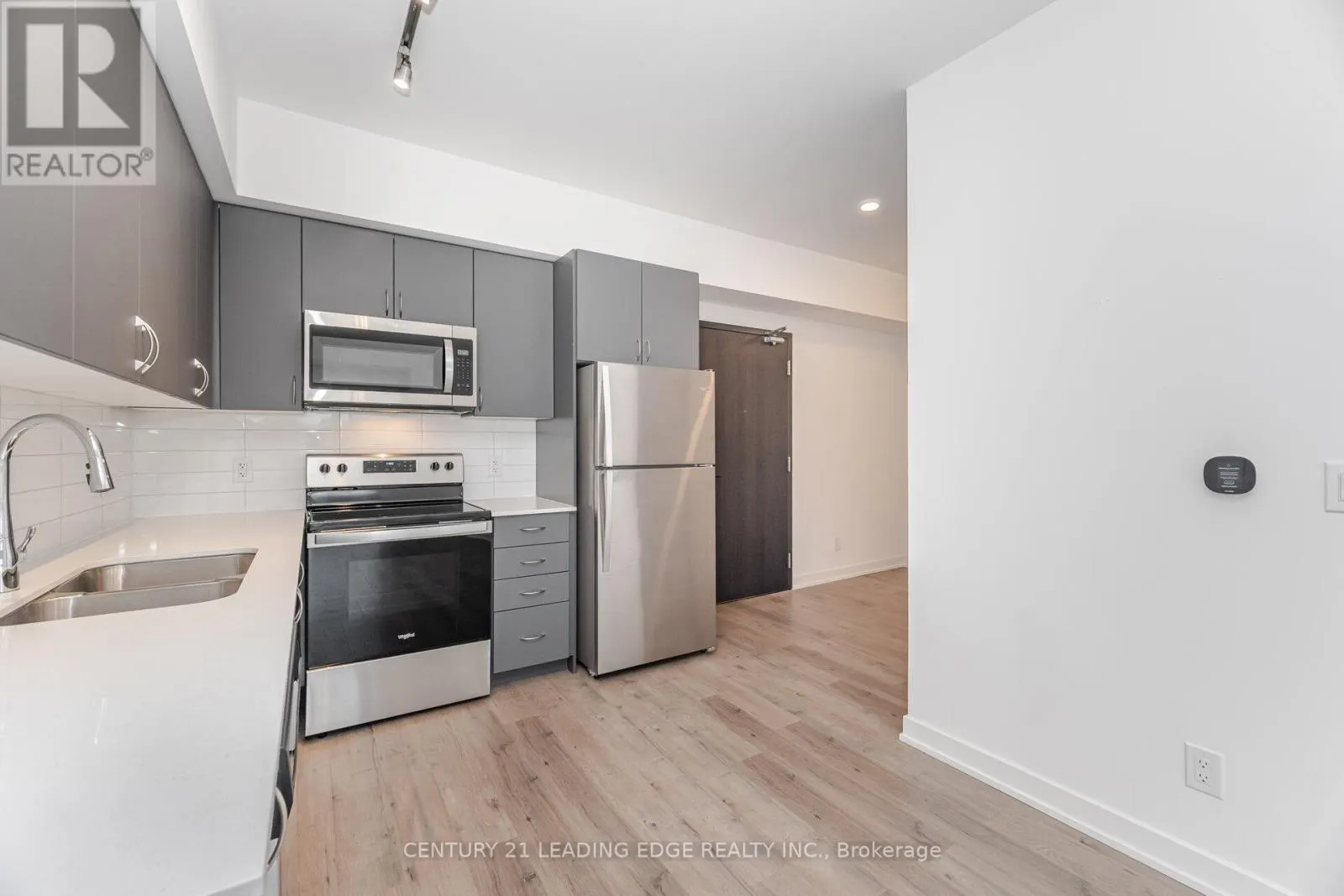 613 - 56 LAKESIDE TERRACE