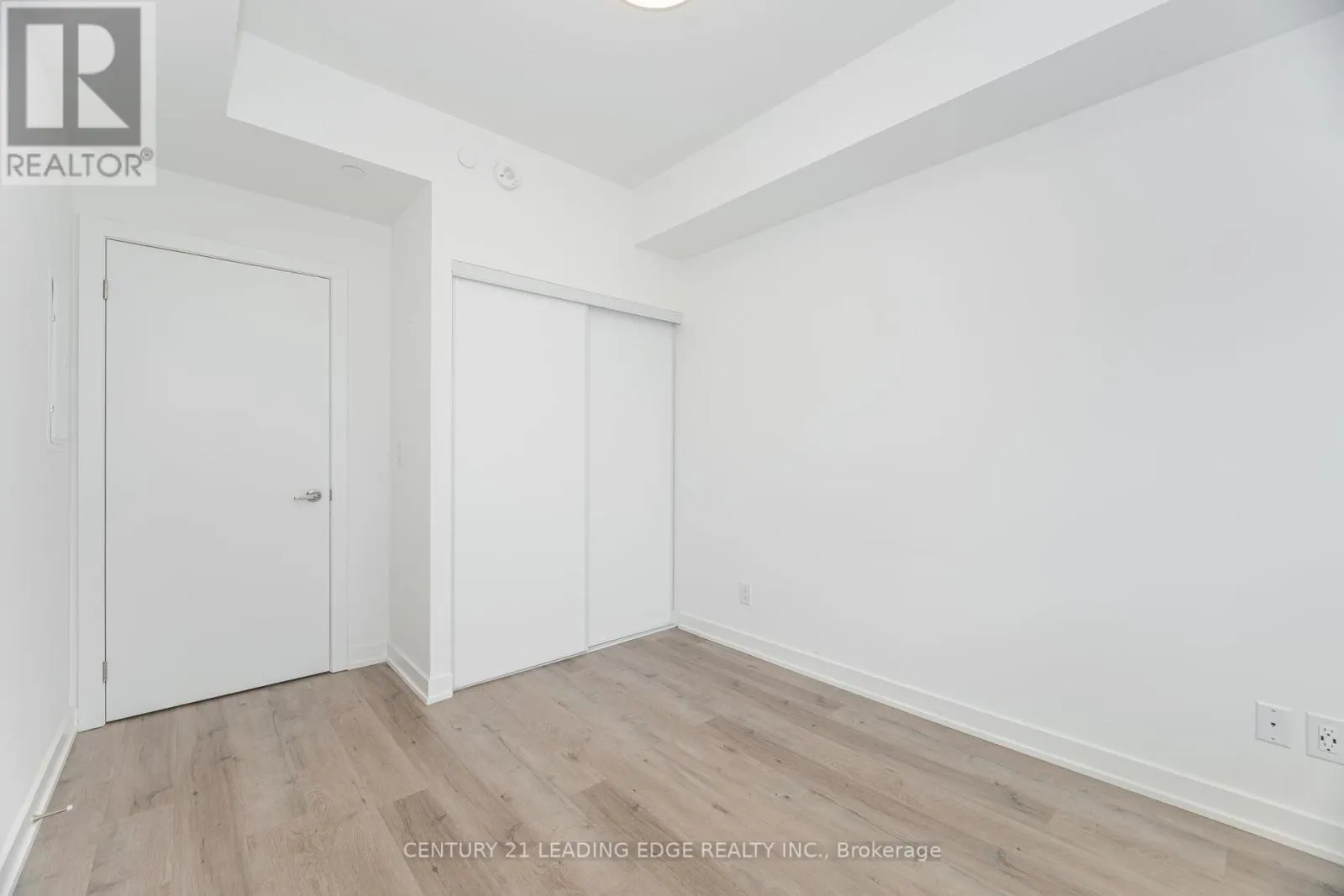 613 - 56 LAKESIDE TERRACE