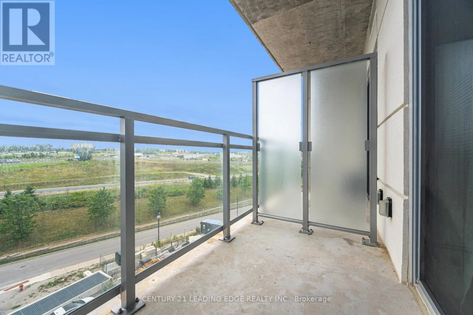 613 - 56 LAKESIDE TERRACE