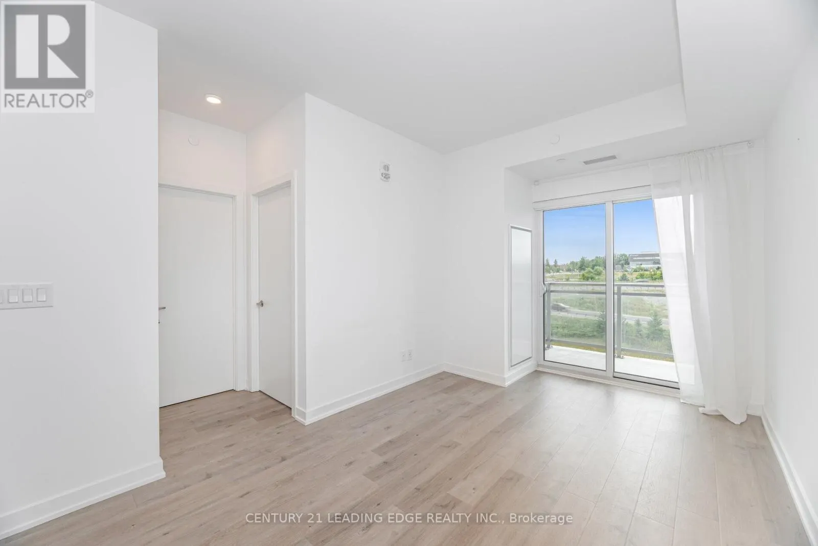 613 - 56 LAKESIDE TERRACE