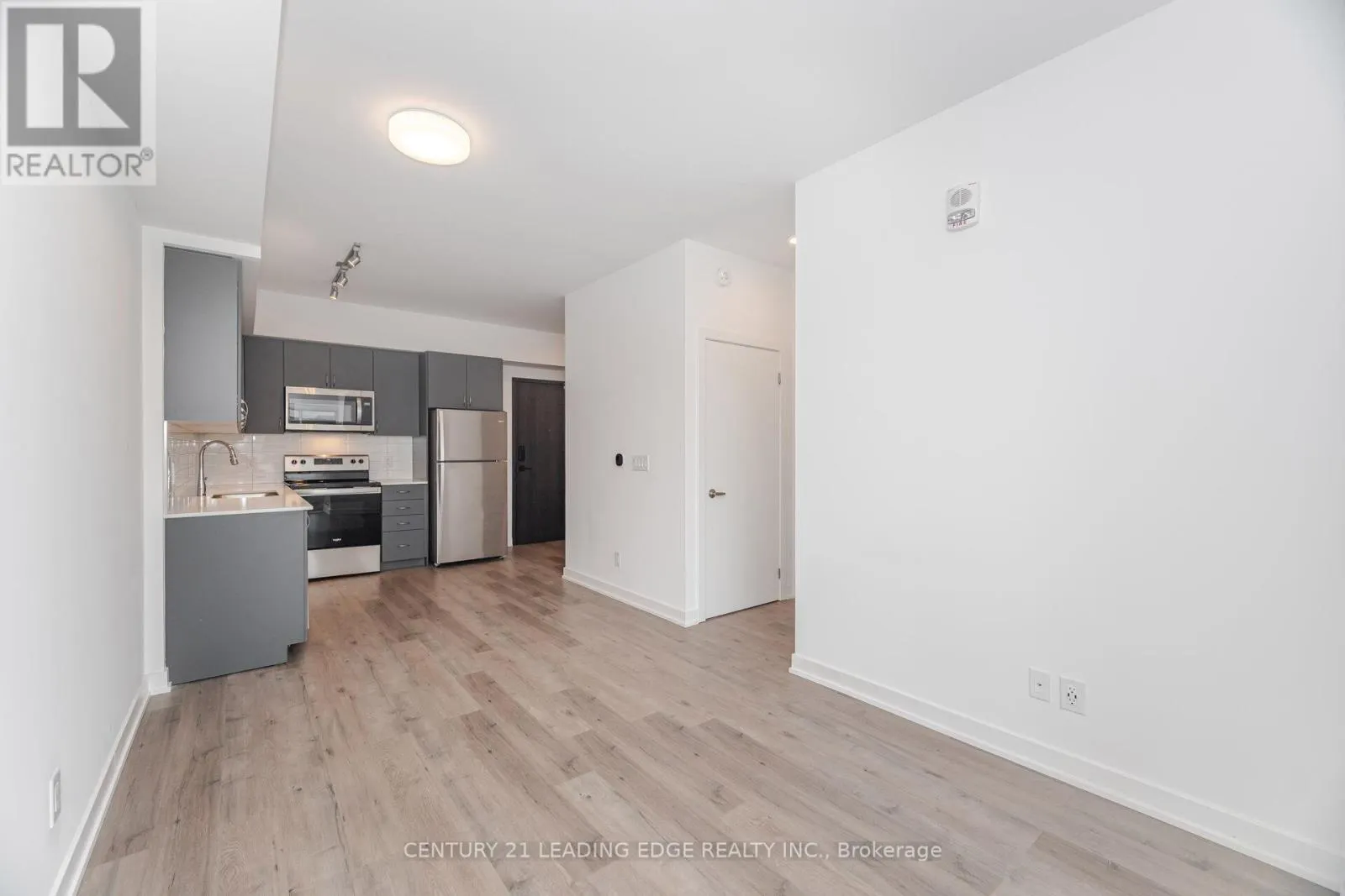 613 - 56 LAKESIDE TERRACE