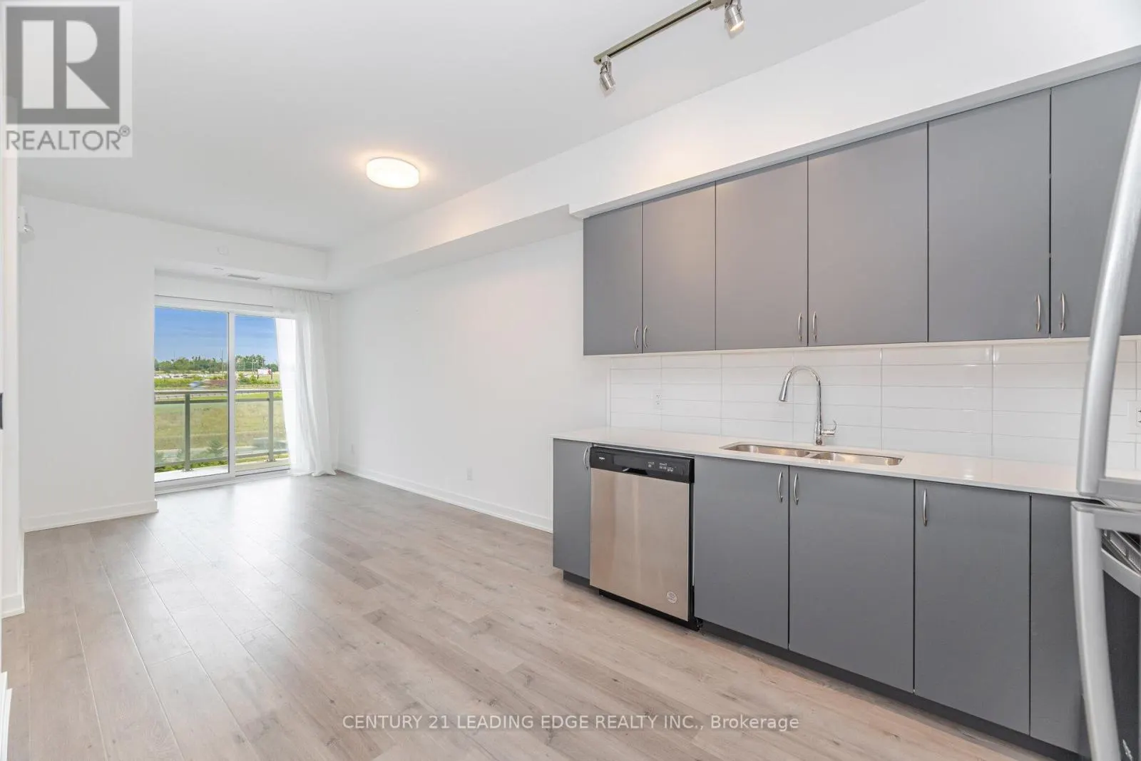 613 - 56 LAKESIDE TERRACE