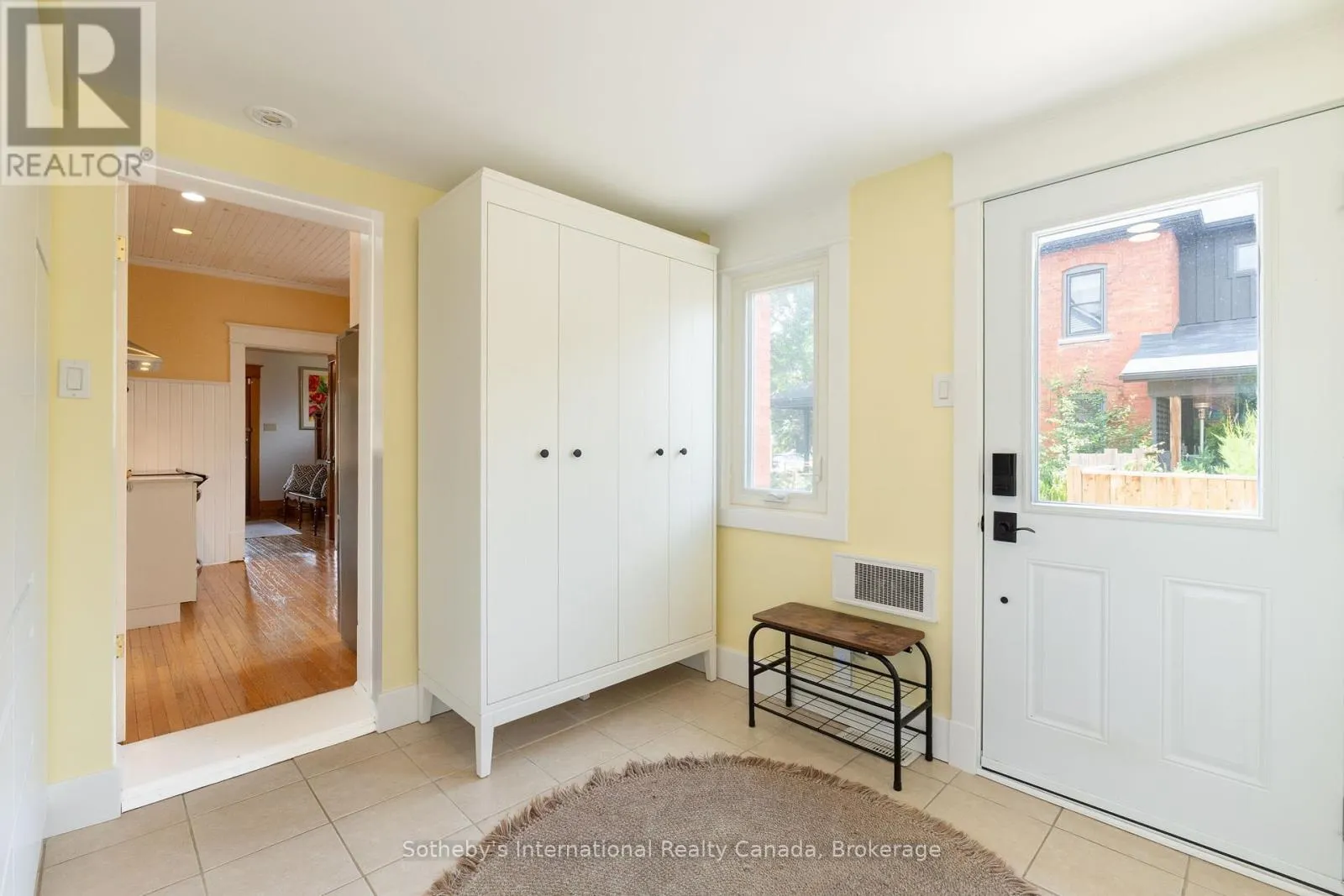12 ELIZABETH STREET W