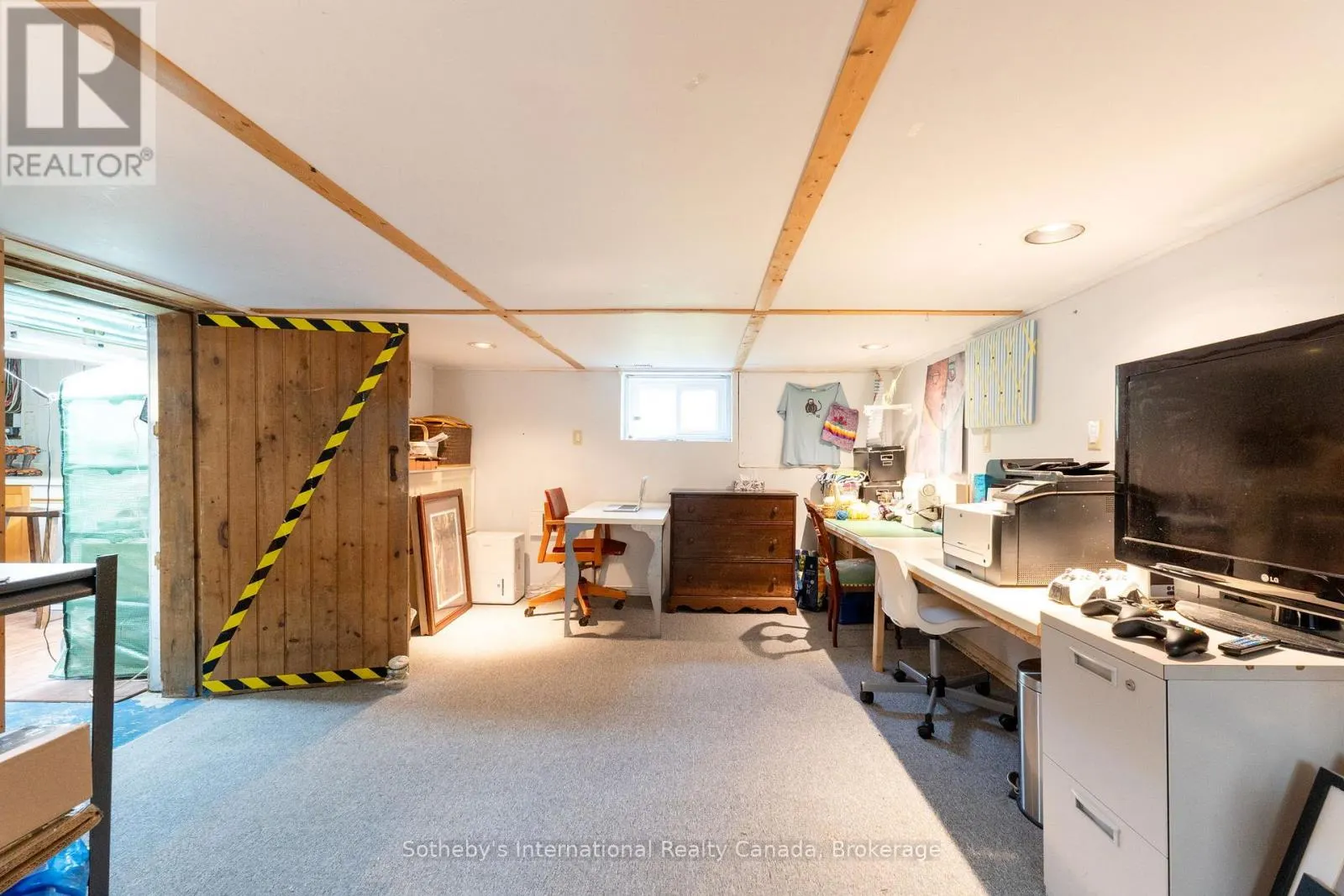 12 ELIZABETH STREET W