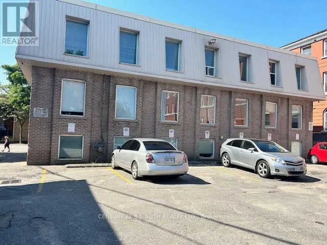 203 - 10 PETER STREET N