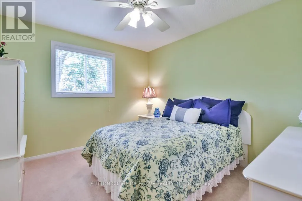 17 KENNY CRESCENT