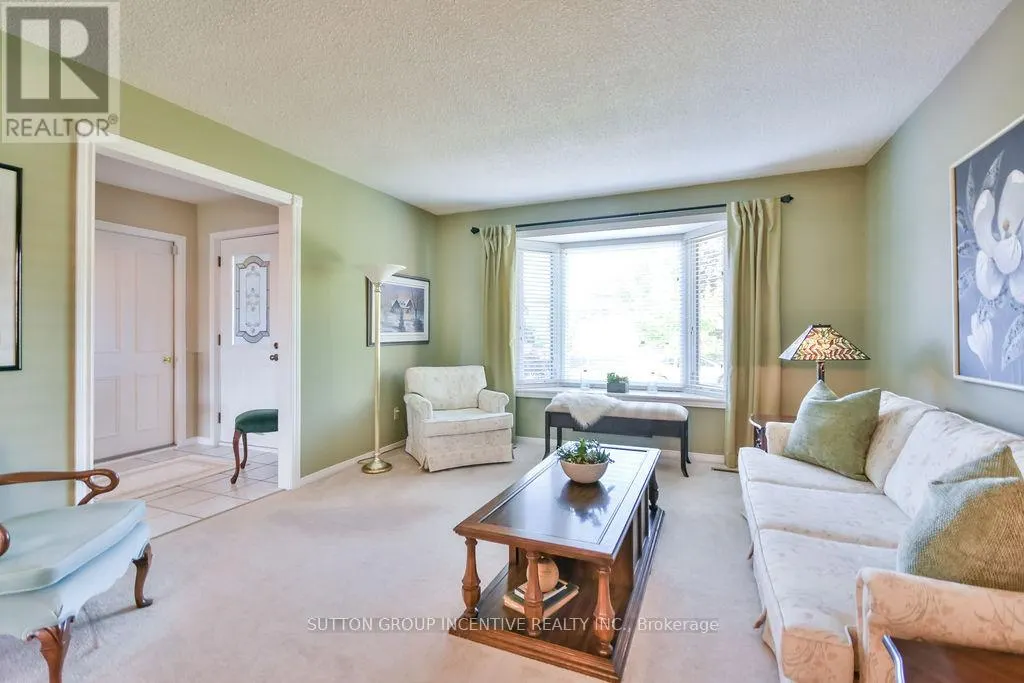 17 KENNY CRESCENT