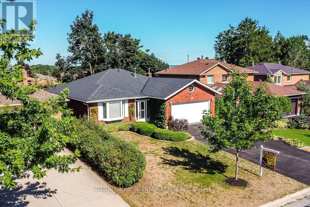 17 KENNY CRESCENT