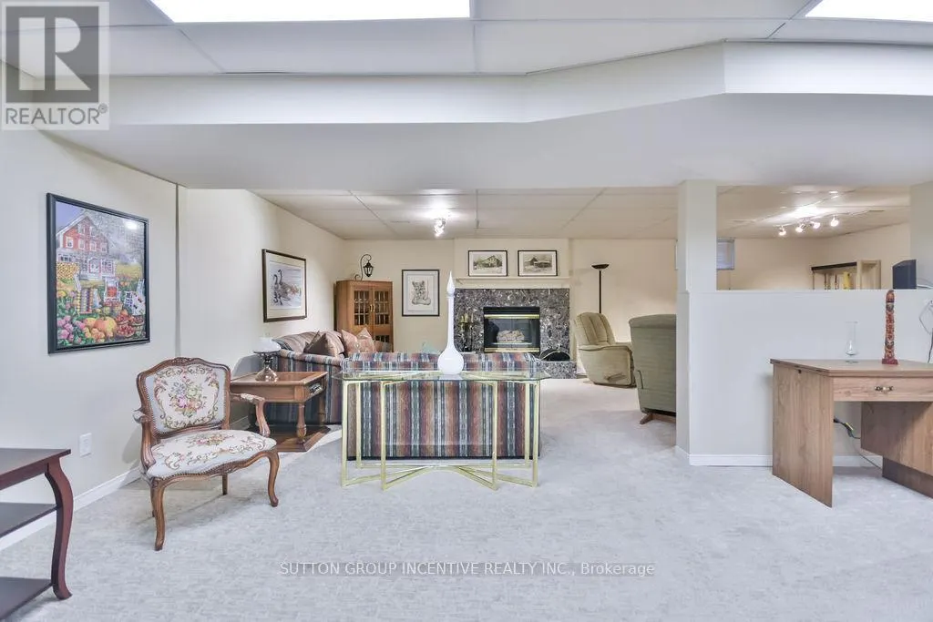 17 KENNY CRESCENT