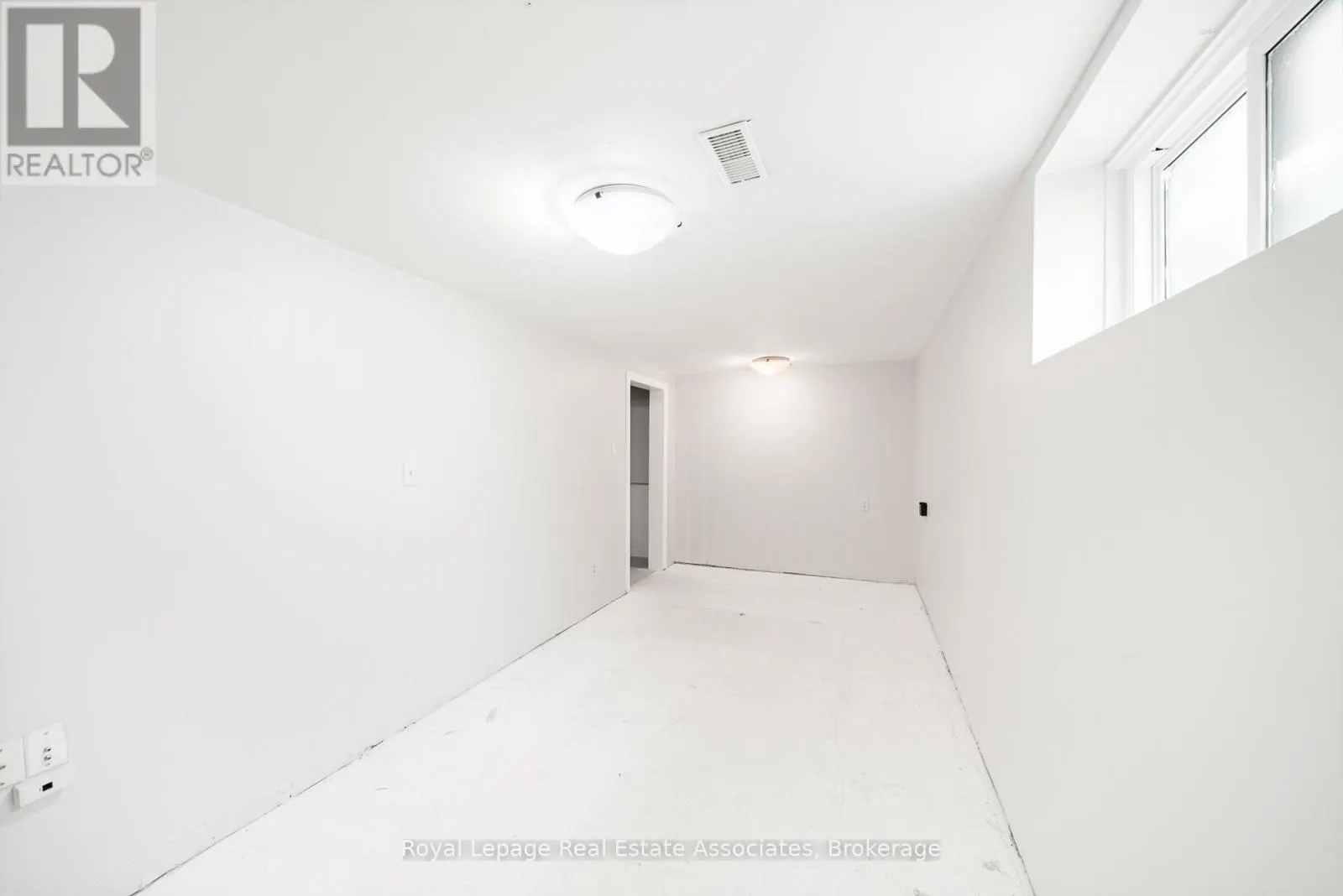 44 HEMINGWAY CRESCENT