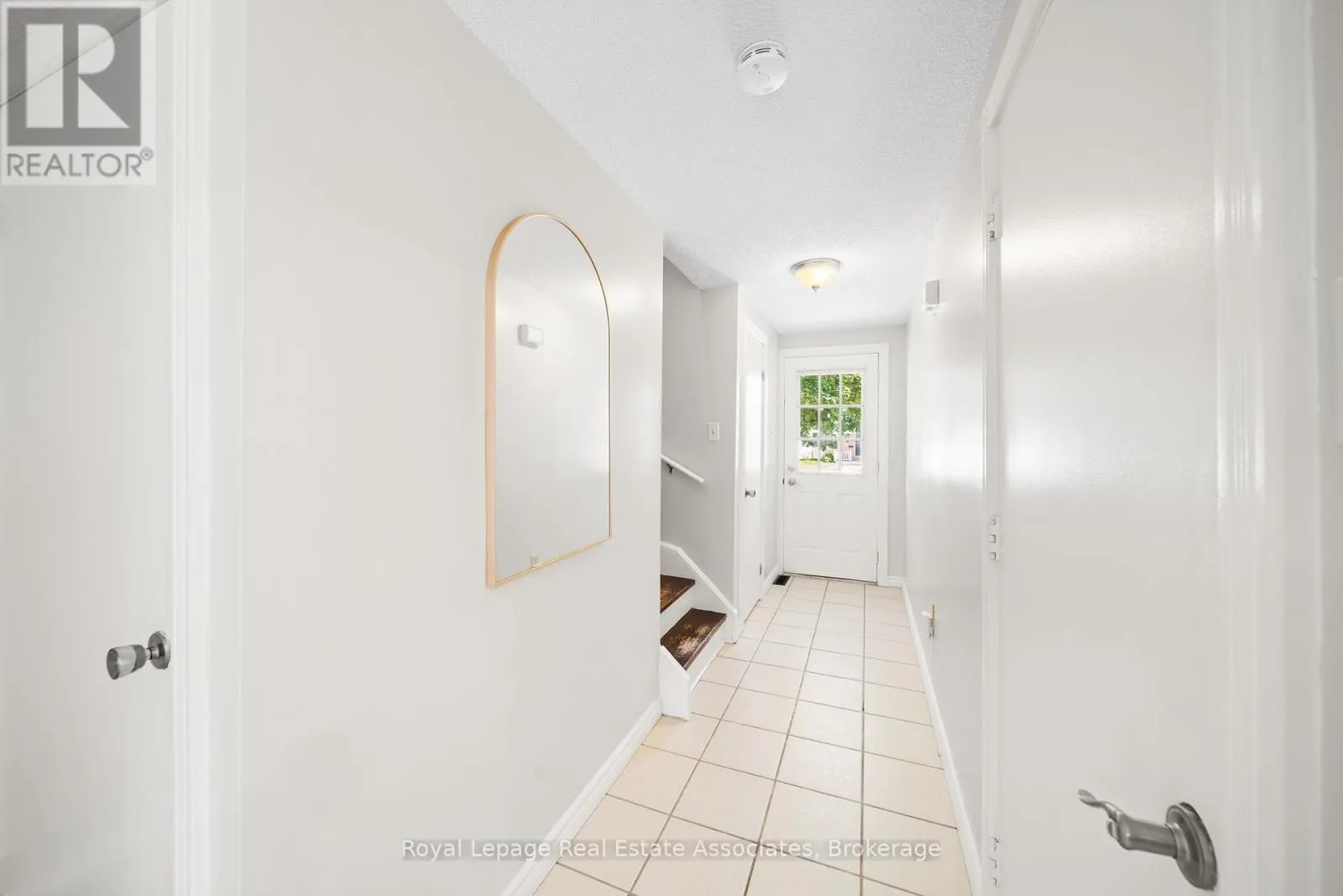44 HEMINGWAY CRESCENT