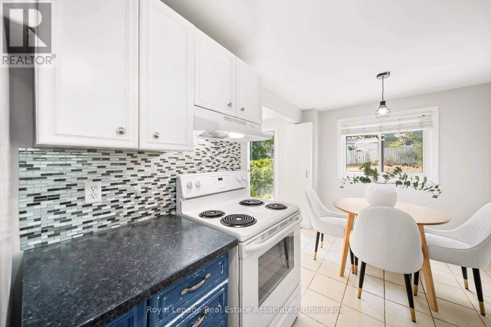 44 HEMINGWAY CRESCENT
