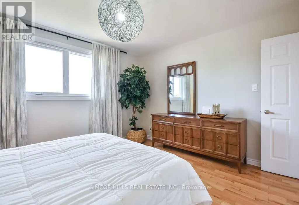 40 LAURENTIAN LANE
